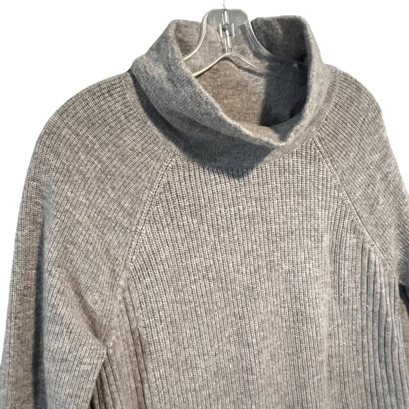 Vince Wool Cashmere Blend Ribbed Gray Sweater with Zipper Accents Medium - Picture 2 of 8